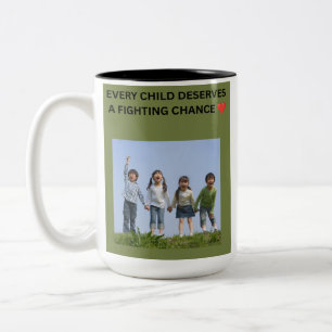 TAZA BICOLOR TODO NIÑO MERECE UNA OPORTUNIDAD DE LUCHA ❤️