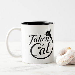 Taza Bicolor Tomado por un Gato, diseño minimalista para amante