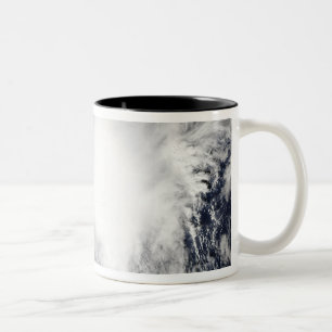 Taza Bicolor Tormenta tropical Nida al sureste de Kadena