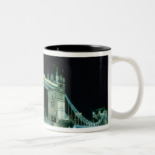 Taza Bicolor Tower Bridge en Night, Londres, Inglaterra