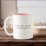 Taza Bicolor Trabajador jubilado divertido deja una cita a la m<br><div class="desc">‘Ruda que te vas pero está bien’ - la mezcla perfecta de sass y amor por el coworker que se retira,  ¡a quien echarán de menos!</div>