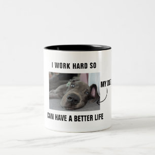Taza Bicolor Trabajo duro para que mi perro pueda tener una vid