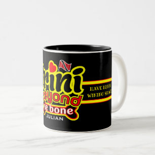 Taza Bicolor trini más allá del hueso con tu nombre o texto en