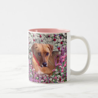 Taza Bicolor Trista el perro del rescate en flores