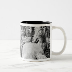 Taza Bicolor Tritones que preparan dos caballos del sol