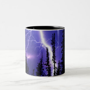 Taza Bicolor trueno hermoso sobre el bosque