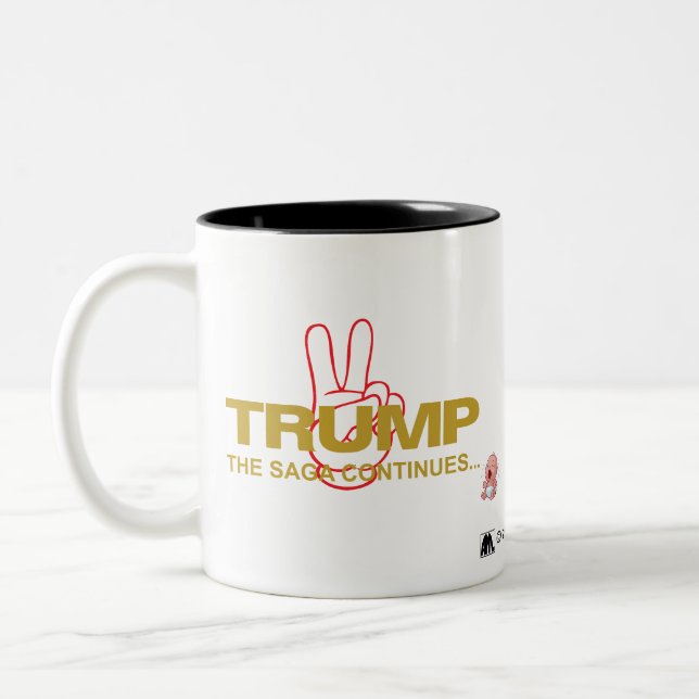 TAZA BICOLOR TRUMP 2: "EL SAGA CONTINÚA" (Izquierda)