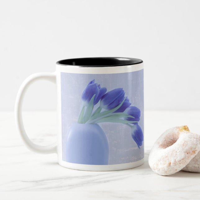 Taza Bicolor Tulipanes azules con vida (Con donut)