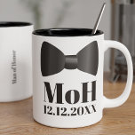 Taza Bicolor Tuxedo dobla la corbata o empleada de honor<br><div class="desc">Adecuado para tu Hombre de Honor o Mujer de Honor,  agrega sus iniciales y tu fecha boda a este clásico tazón de café blanco y negro</div>