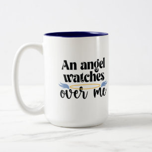 Taza Bicolor Un ángel vigila sobre mi esmalte de campamento