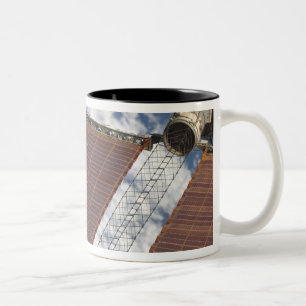 Taza Bicolor Un arsenal solar reparado
