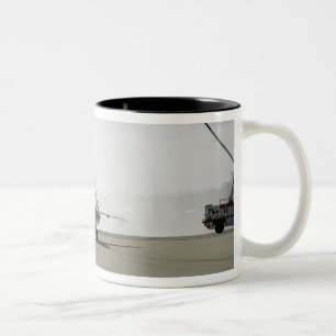 Taza Bicolor Un avión F-18