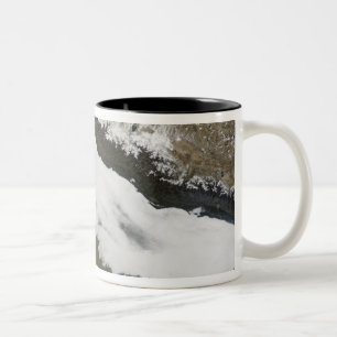 Taza Bicolor Un banco grueso de nubes bajas