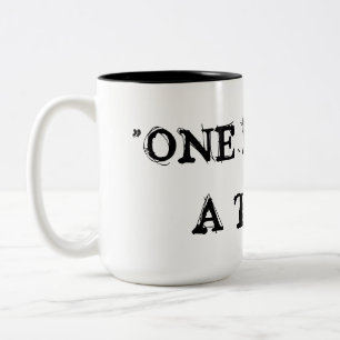 Taza Bicolor "un día a la vez" 