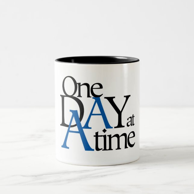 Taza Bicolor un día a la vez (Centro)