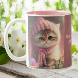 Taza Bicolor Un gato lindo en un Gorra de Knit rosado Yarn pers