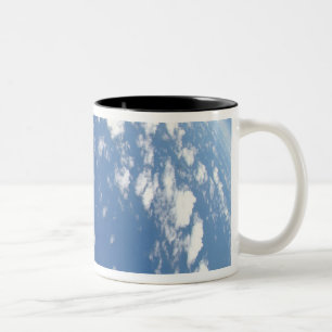 Taza Bicolor Un KC-135 Stratotanker reaprovisiona un alcohol de