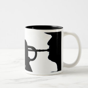 Taza Bicolor Un miembro del servicio juega un tono