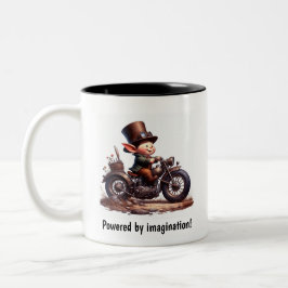Taza Bicolor Un niño joven feliz montando una moto Steampunk