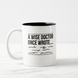 Taza Bicolor Un sabio médica escribió una vez negro