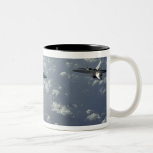 Taza Bicolor Una formación de la tres-nave de los rapaces F-22