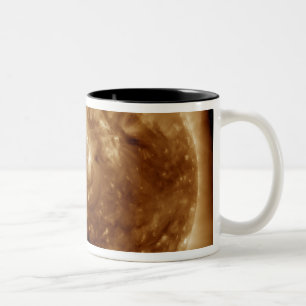 Taza Bicolor Una grieta oscura en la atmósfera del sol