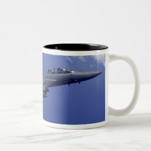 Taza Bicolor Una huelga Eagle de la fuerza aérea F-15E