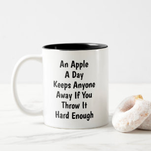 Taza Bicolor Una manzana al día humor sarcástico introvertido d