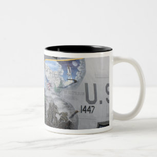 Taza Bicolor Una nariz patriótica de KC-135