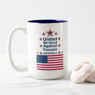 Taza Bicolor Unidos Nosotros Nos Levantamos Contra el Fascismo