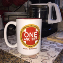 Uno al otro sirviendo a otros agradecimientos Mug