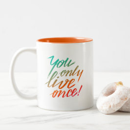 Taza Bicolor ¡Usted vive solamente una vez! Naranja y blanco