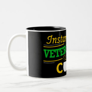 Taza Bicolor Veterinario inmediato -- Apenas añada el café