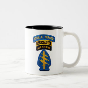 Taza Bicolor Veterinarios de los guardabosques de las boinas