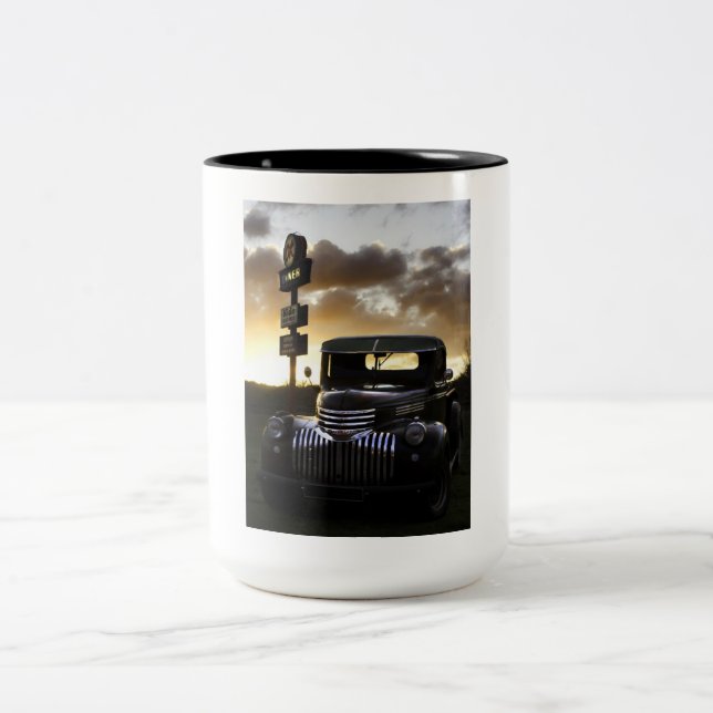 Taza Bicolor Viejo camión Chevy Mug (Centro)