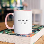 Taza Bicolor Vino de desayuno divertido lindo cita de moda<br><div class="desc">Si hay una cosa que amamos más que el café,  es el vino. Divertido,  lindo,  moda,  taza de café que dice "vino de desayuno" en tipografía moderna en la taza de café de dos tonos. Amando el interior rosa pero disponible en muchos más colores</div>