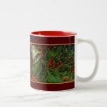 Taza Bicolor Vintage Christmas Bell y Holly<br><div class="desc">Una imagen de la época victoriana de colores muy vivos muestra una campana plateada y ramos dorados de holly sobre un fondo de terciopelo rojo y estrellas doradas.</div>