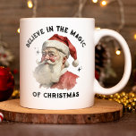 Taza Bicolor Vintage Christmas Santa Claus Mug<br><div class="desc">Esta taza de vacaciones presenta un Papá Noel vintage con las palabras,  Creer en la magia de los Navidades. Llénalo con cacao o dulces,  y hará un regalo divertido para los Navidades. Diseñado para ti por Blackberry Boulevard.</div>