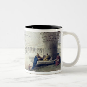 Taza Bicolor Visión de debajo el pórtico del templo de Edfou,