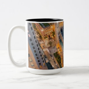 Taza Bicolor Vista aérea de la catedral de San Patricio en la c