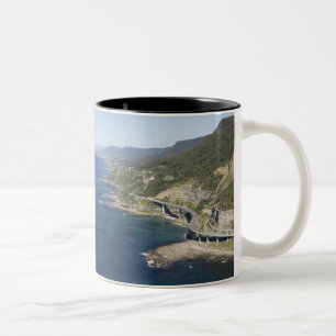 Taza Bicolor Vista aérea del puente Sea Cliff cerca de Wollongo