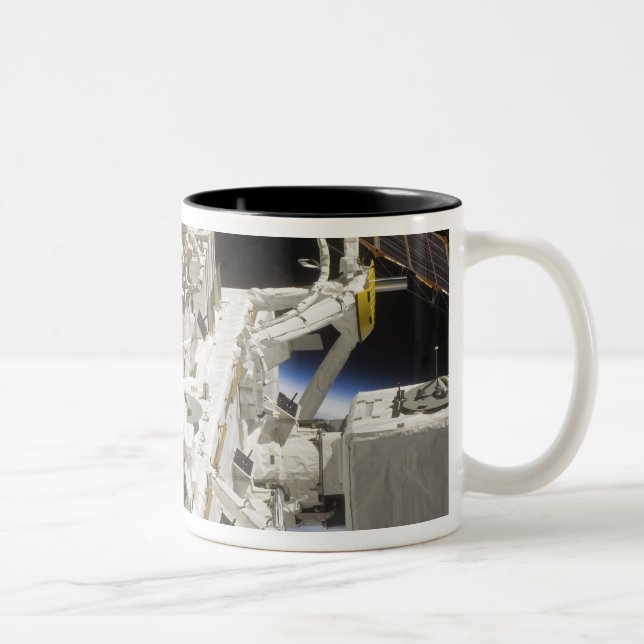 Taza Bicolor Vista de cierre de componentes (Derecha)