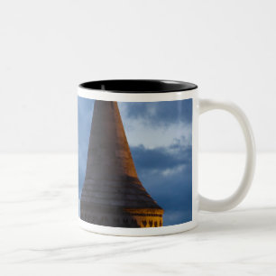 Taza Bicolor Vista nocturna del Bastión de los Pescadores, Coli