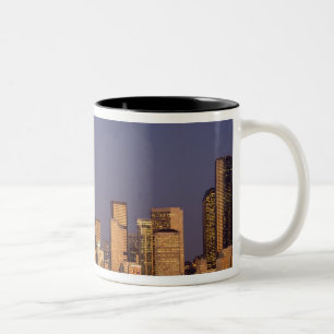 Taza Bicolor WA, Seattle, horizonte de Seattle y bahía de Ellio