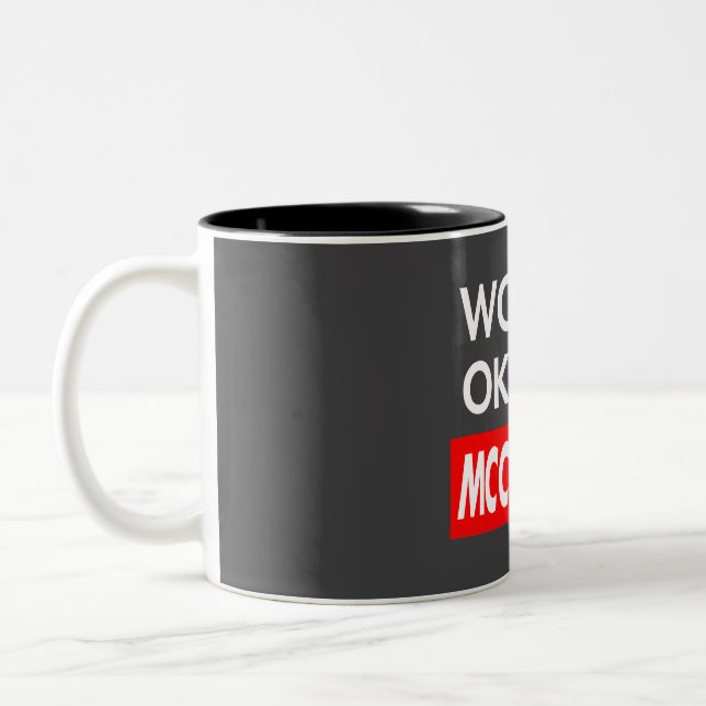 Taza Bicolor Worlds okayest Mcconnell (Izquierda)