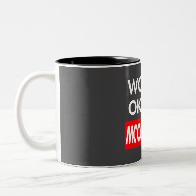 Taza Bicolor Worlds okayest Mccullough (Izquierda)