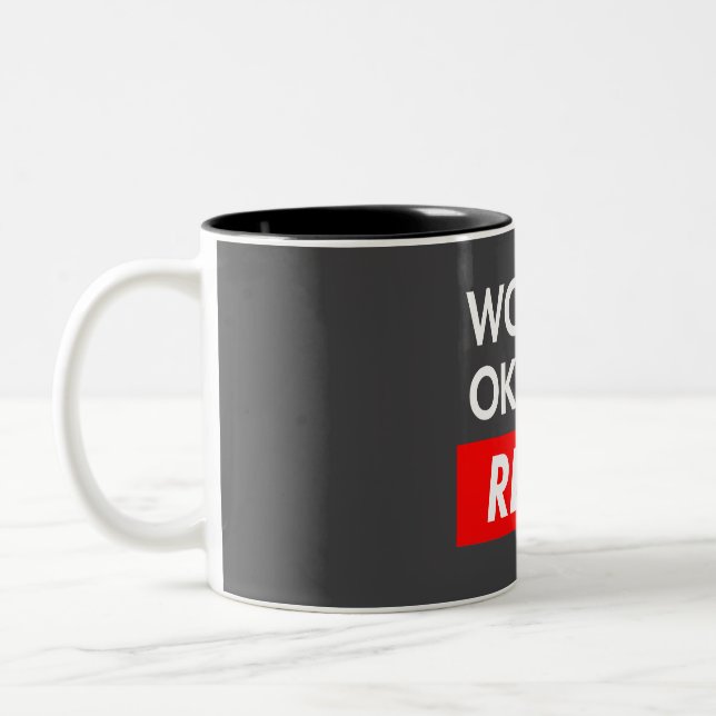 Taza Bicolor Worlds okayest Reese (Izquierda)