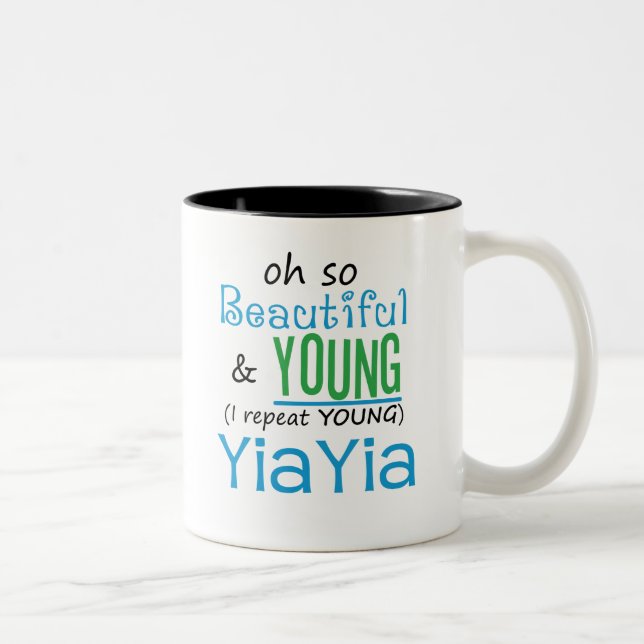 Taza Bicolor YiaYia hermoso y joven (Derecha)