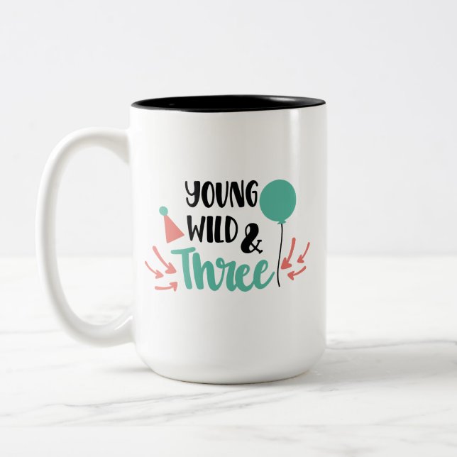 Taza Bicolor Young, Wild & Three – Cute 3rd Birthday Design (Izquierda)