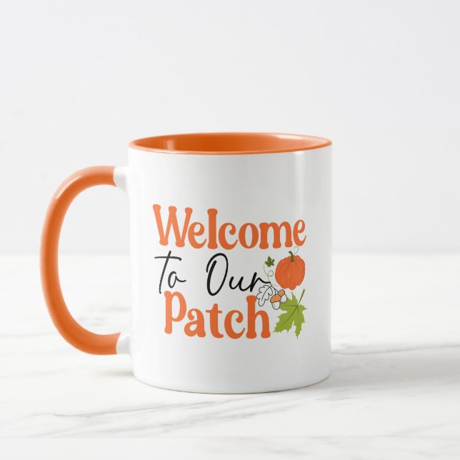 Taza Bienvenido a nuestro parche Wordart Fall (Izquierda)